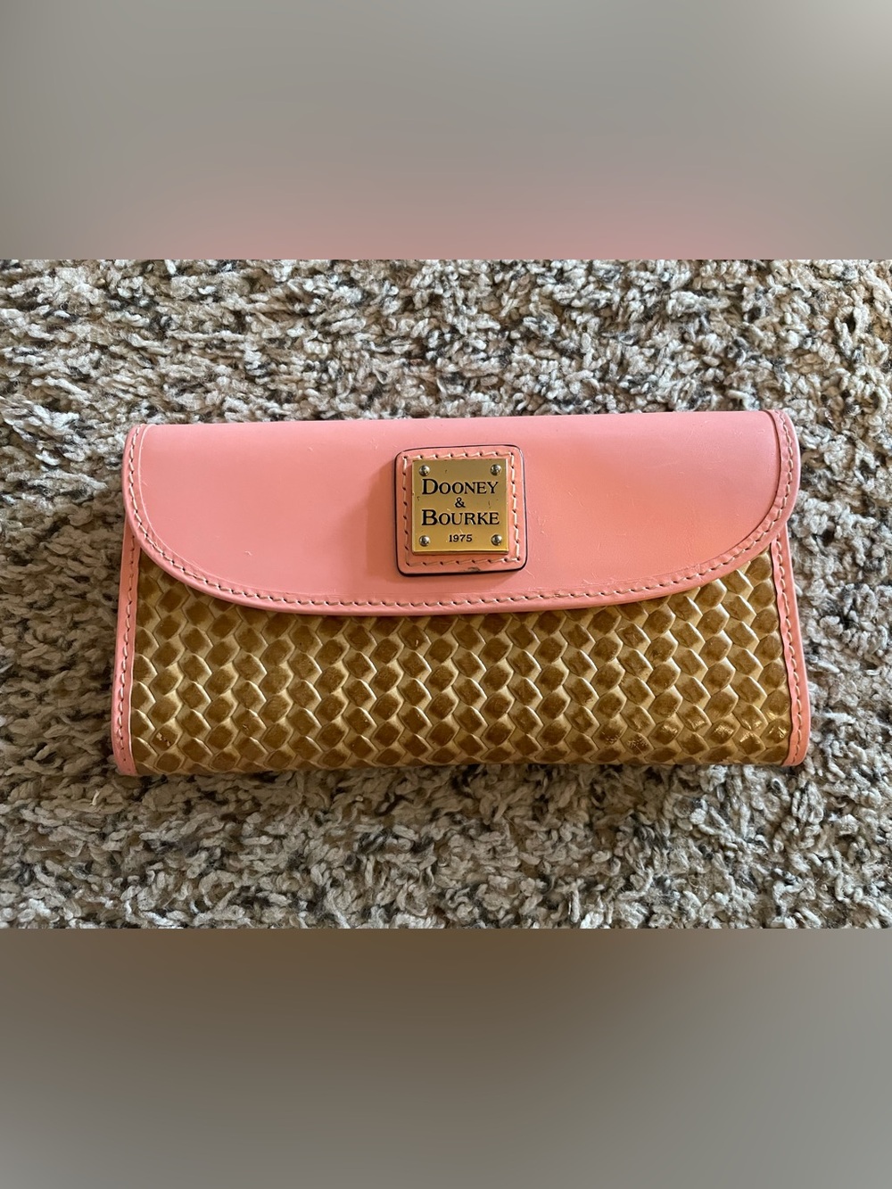 Rare🌸Dooney & Bourke Pink Beacon Woven Wallet